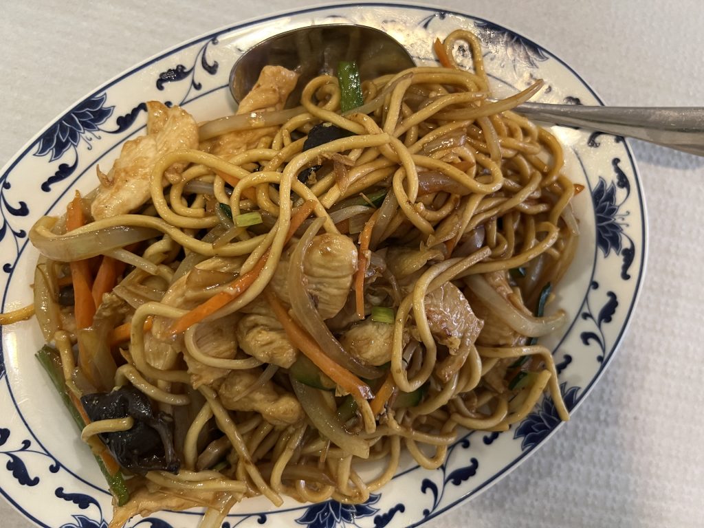 Chicken Fried Noodles (lo mein) from Long Xing — Armação de Pêra Food Guide