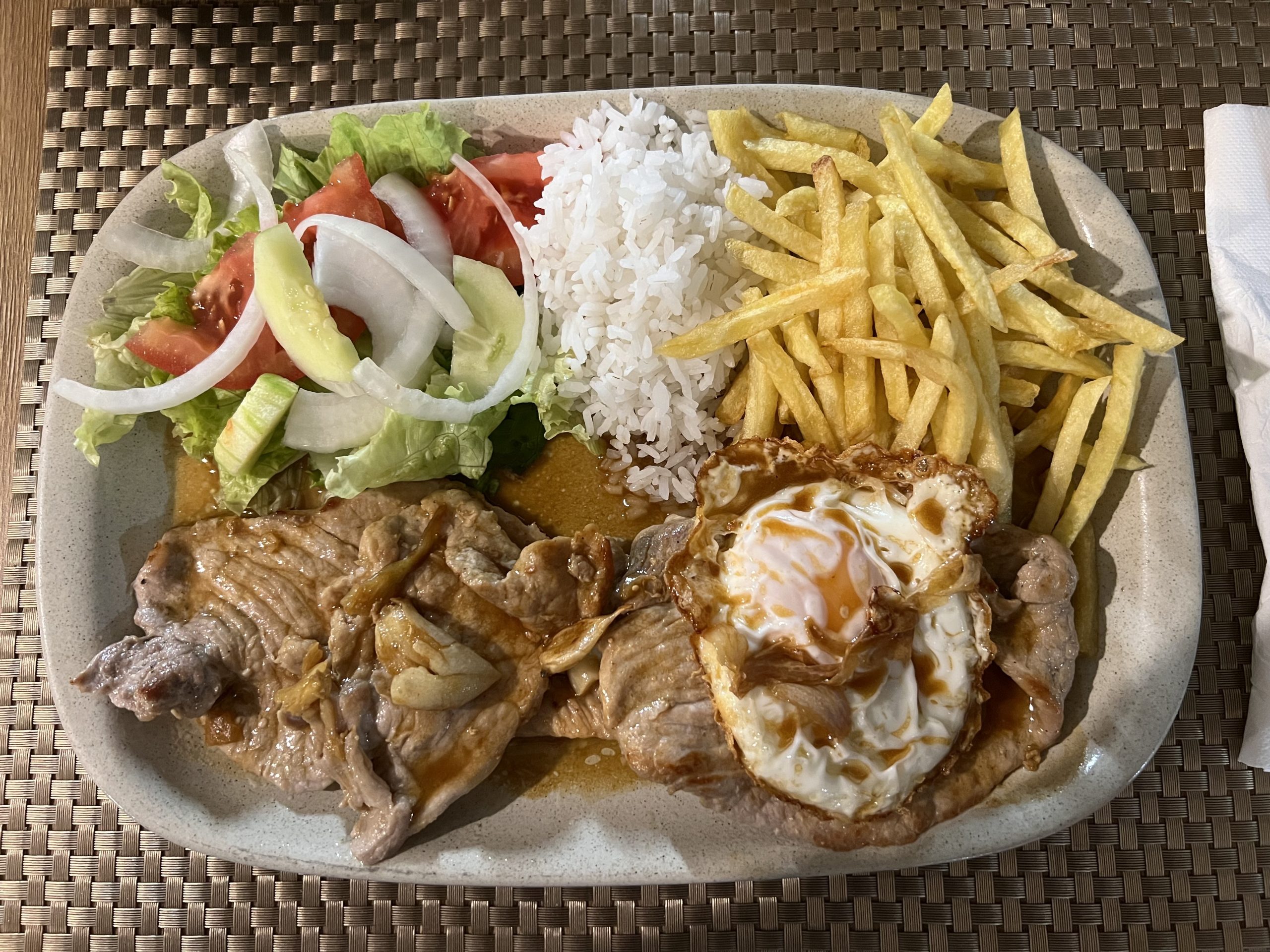 Unforgettable Bitoque — A Very Typical Portuguese Dish at Cantinho da Villa