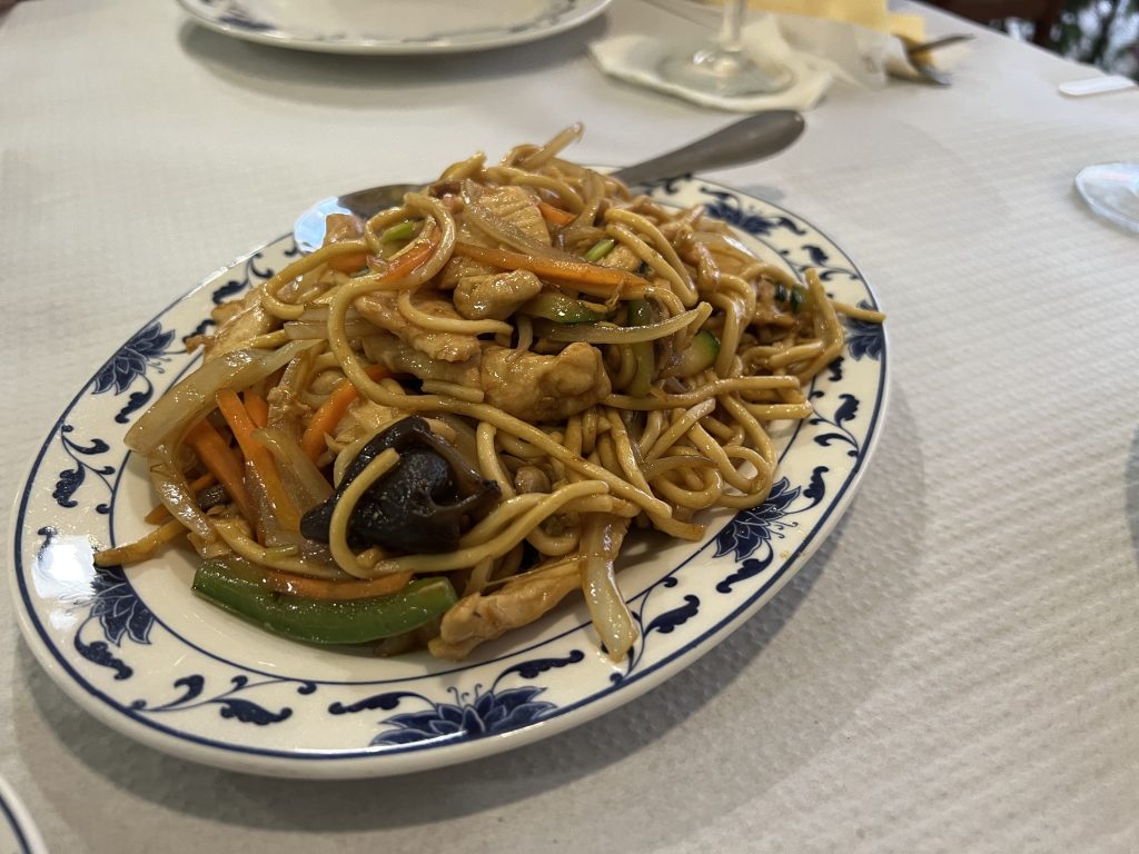 Chicken fried noodles at at Restaurante Chinês Long Xing in Armação de Pêra, Portugal