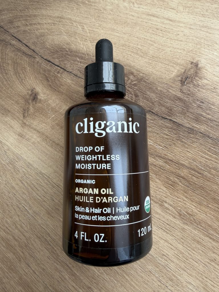 Cliganic Oraganic Area Oil Review — Glass Dropper Bottle Photo