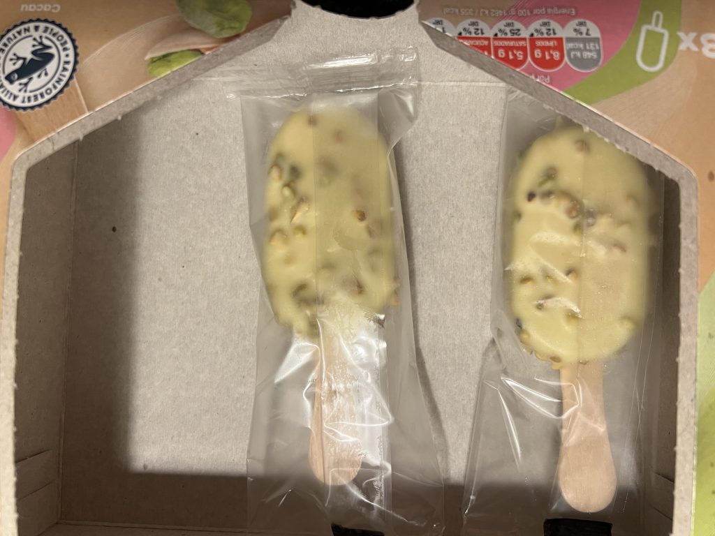 2 Continente Mini Magnifico Pistacio Framboesa Ice Creams in box — Pistachio Raspberry Ice Cream