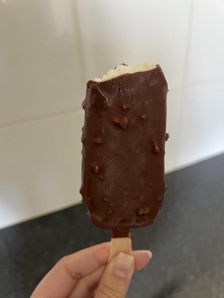 Chocolate Covered Popcorn — Continente Magníficos Pipica e Caramelo Popcorn and Caramel Ice Cream Review — Double Star Chaser Dupe
