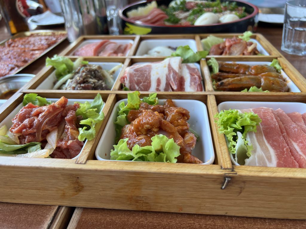 Han Table BBQ Han Tudo Platter of meat and seafood