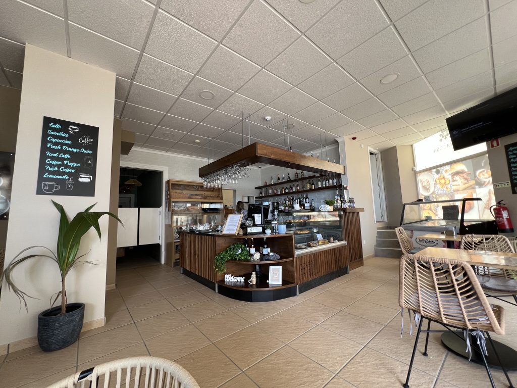 Inside — Almalusa Brunch in Armação de Pêra, Portugal