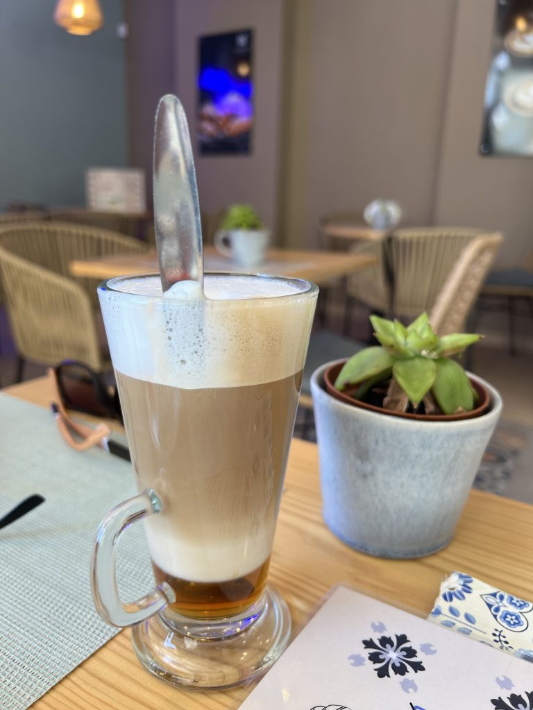 Latte — Almalusa Brunch in Armação de Pêra, Portugal