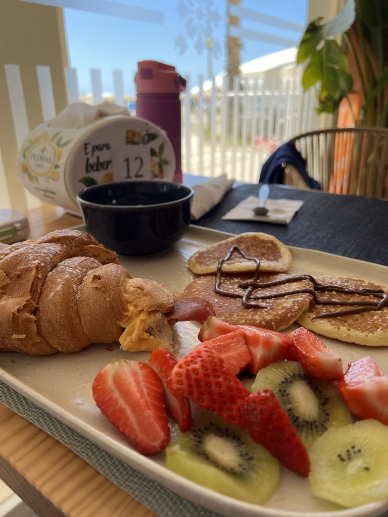 Sliced fruit and pancakes — Almalusa Brunch in Armação de Pêra, Portugal