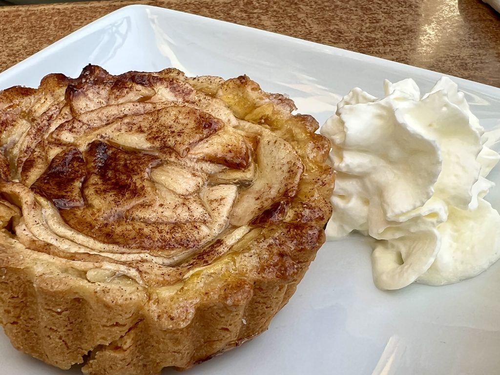 Apple tarte at Pão & Pão Boutique in Vilamoura Portugal