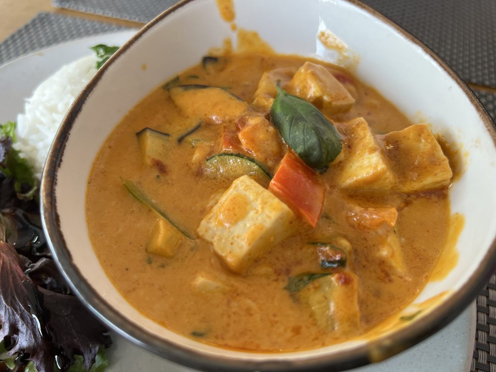 Bowl of Thai Red Curry — Sam's Bar & Kitchen Armação de Pêra Restaurant Review