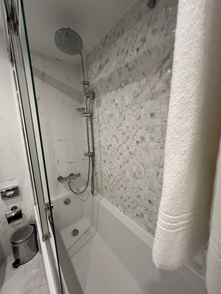 Shower and Tub at Turim Saldanha — Lisbon Hotel Review