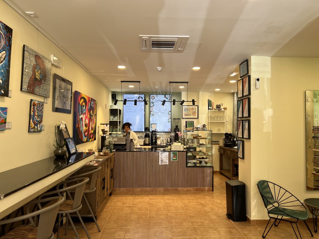 Inside Kanuck Coffee Roasters Review Armação de Pêra Portugal