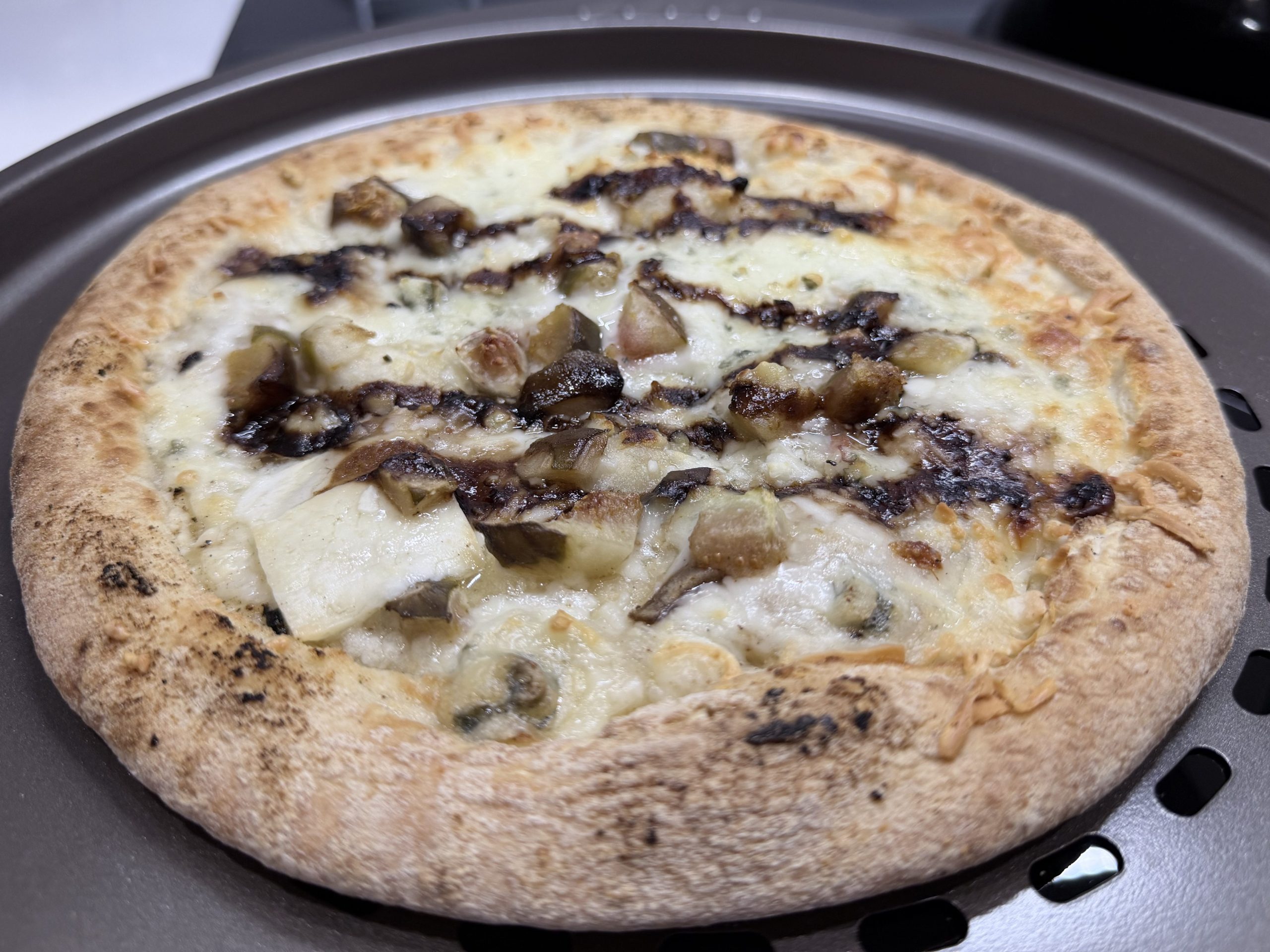 Side View of Lidl Deluxe Figs & Cheese Pizza Photo
