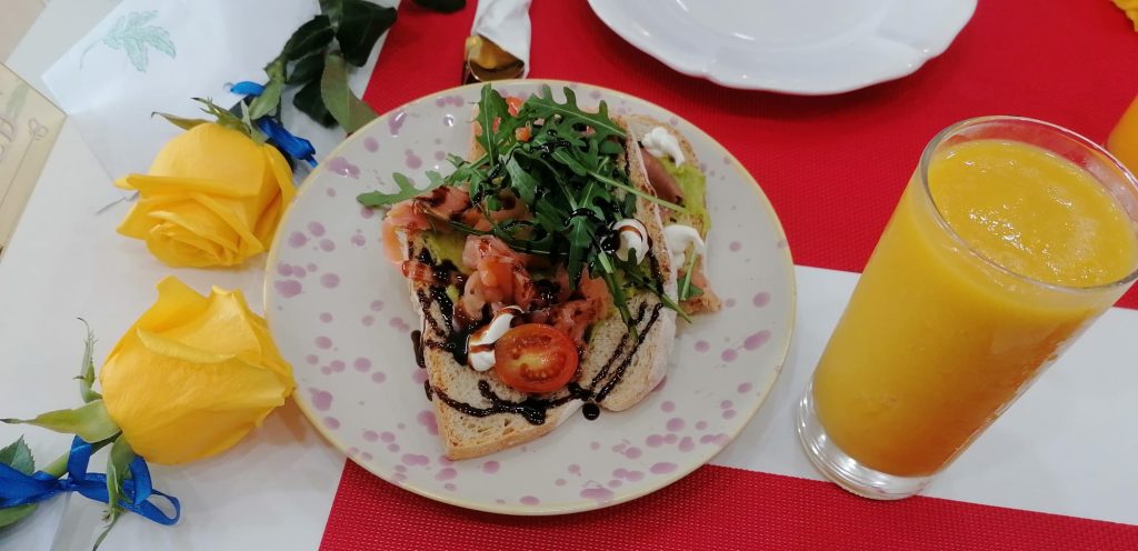 2 yellow roses, a fresh orange juice, and Avocado Smoked Salmon Toast at MB Cakes Brunch & Coffee Photos & Review