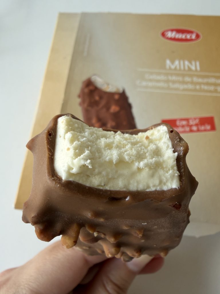 Aldi Mucci Mini Gelados vanilla salted caramel and pecan ice cream photo inside