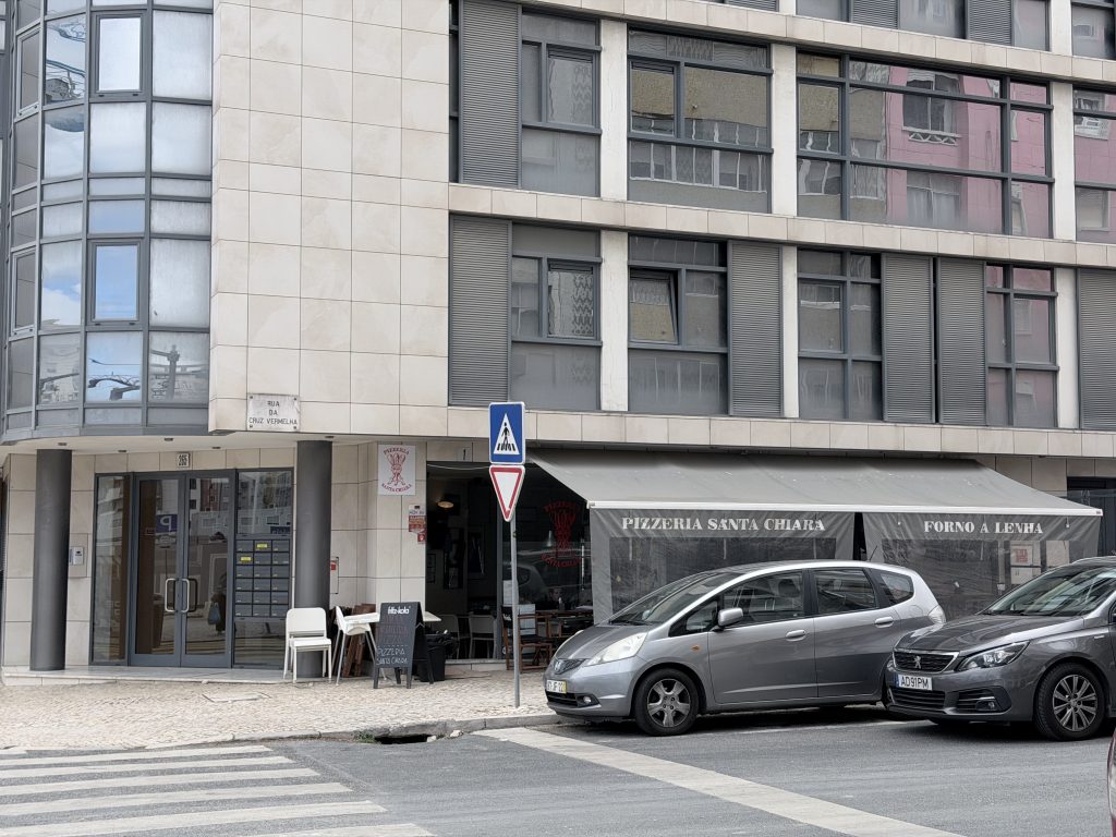Lisbon Pizzeria Santa Chiara Photo Review β Outside