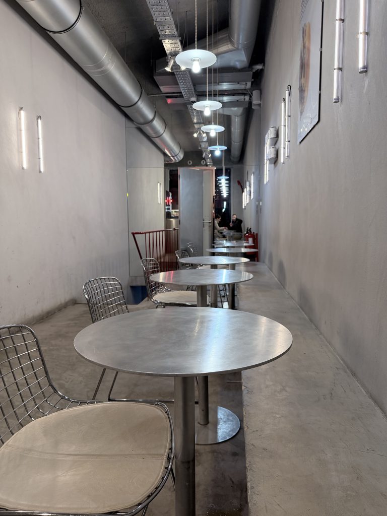 Street Smash Burger Lisbon Review | Inside Seating at Alvalade Photos || Best Smash Burger in Lisbon?