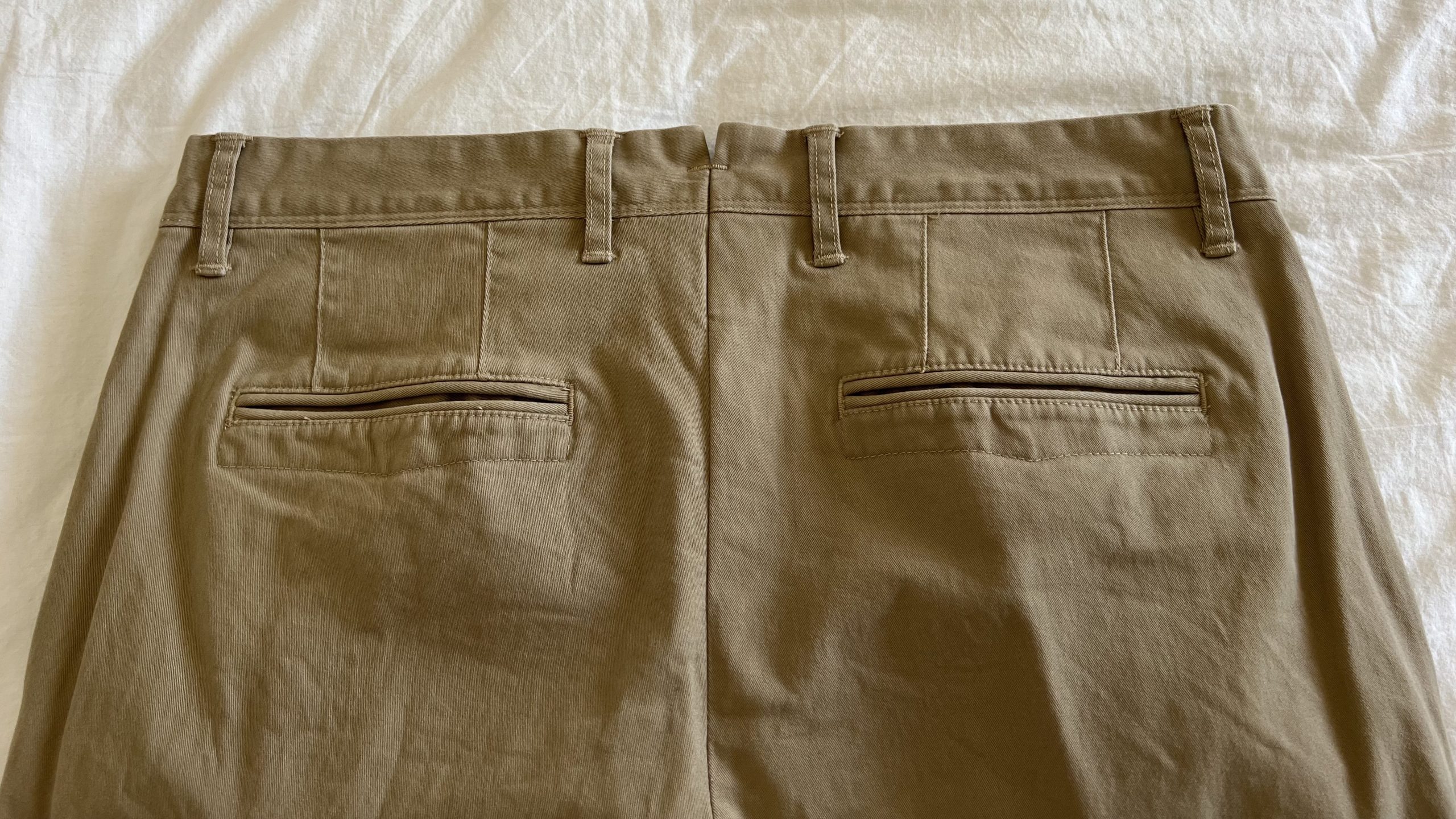 A close up of Mott and bow men's chino's khaki showing the fishtail v-notch at the back waistband. Mott & Bow Review