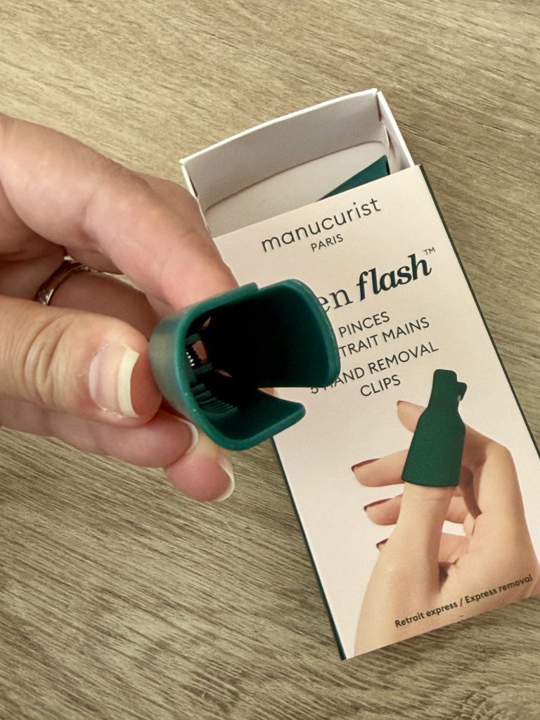 Manucurist Green Flash Starter Kit Unboxing & Review — Removal Clips Close Up Opening One