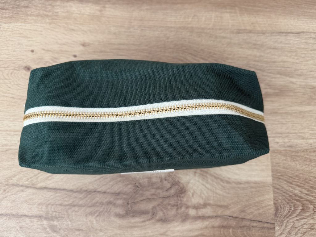 Manucurist Green Flash Starter Kit Unboxing & Review — Green Zipper Pouch Zipped Close