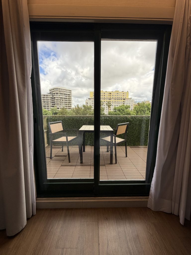 NH Lisboa Campo Grande Hotel Photo Superior Terrace Doors