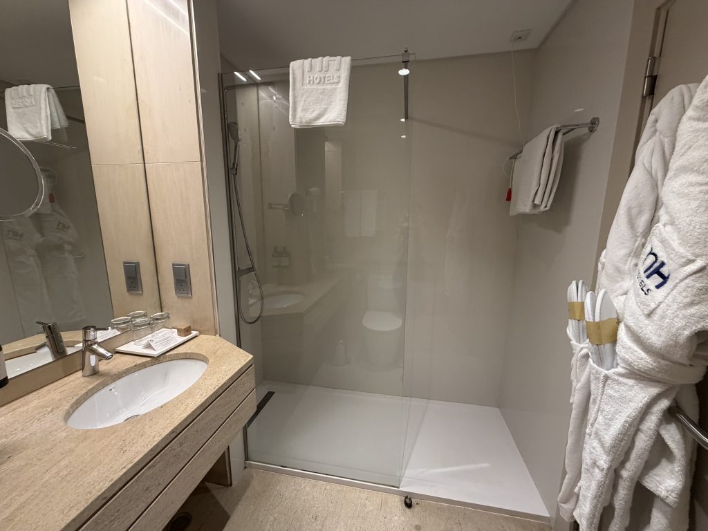 NH Lisboa Campo Grande Hotel Photo Superior Terrace Room Bathroom Walk-In Shower
