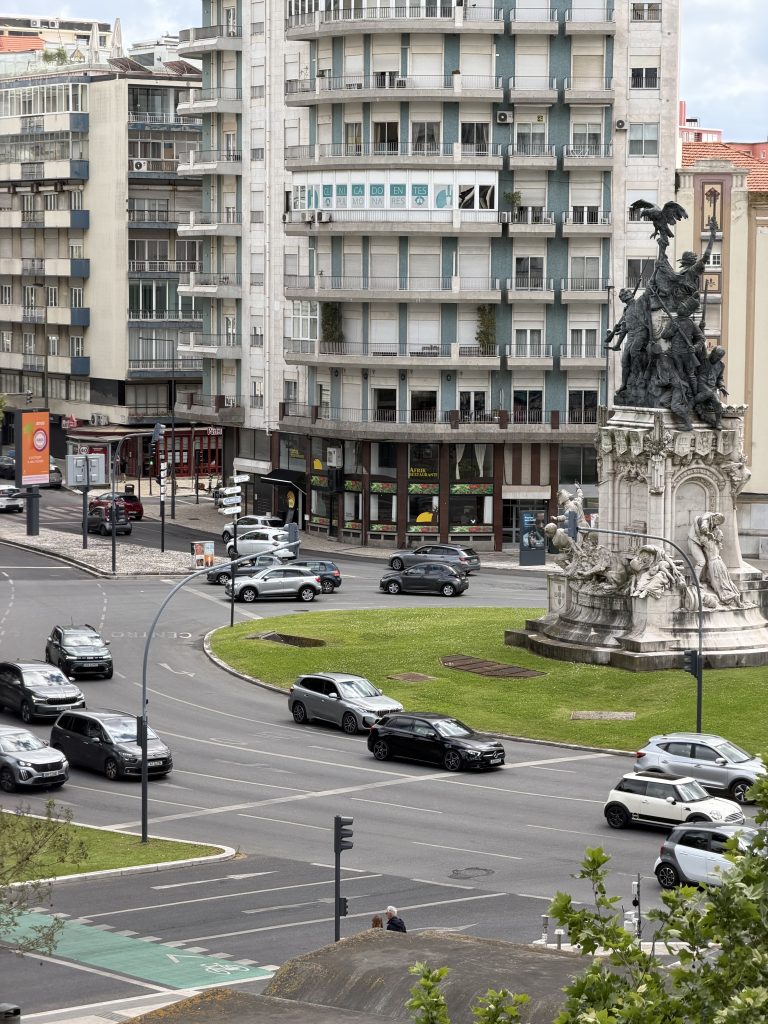 NH Lisboa Campo Grande Hotel Photo Superior Terrace View Monument Lisbon