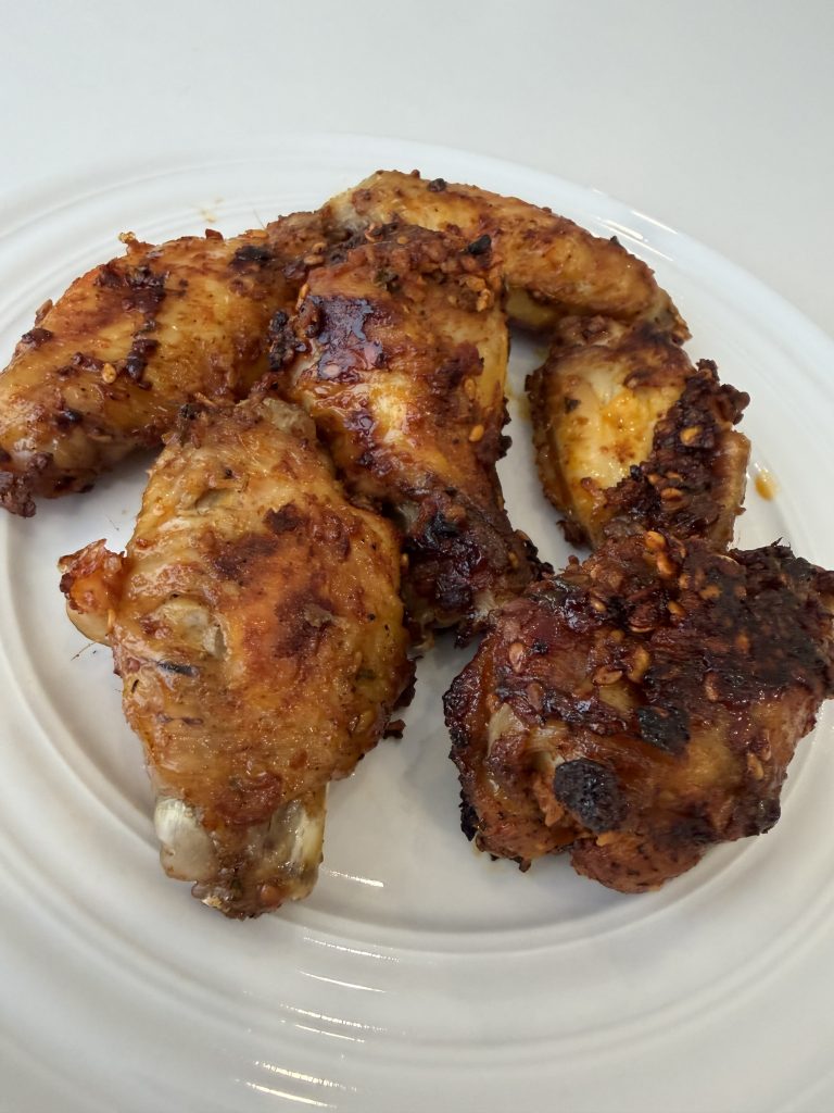 Aldi Hot Wings Review — Lusiaves 6 Chicken Wings on a Plate  | Aldi Finds Portugal
