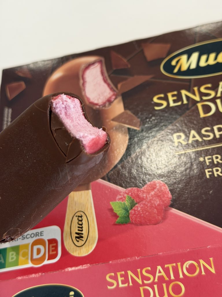 Mucci Sensation Duo Raspberry Ice Cream Bars — Photo of First Bite | Aldi Reviews Portugal